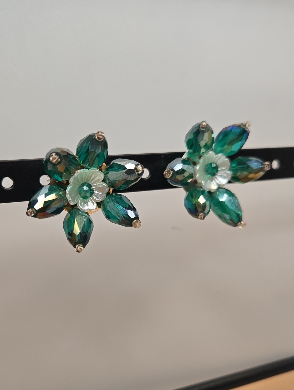 Costume Jewelry Beaded Green Crystal Flower Stud Earrings - Elegant